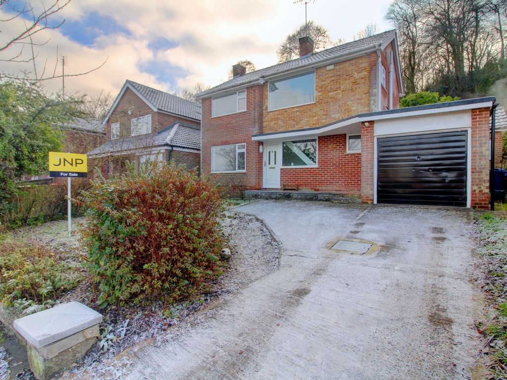 3 bed detached house for sale in Disraeli Crescent, High
