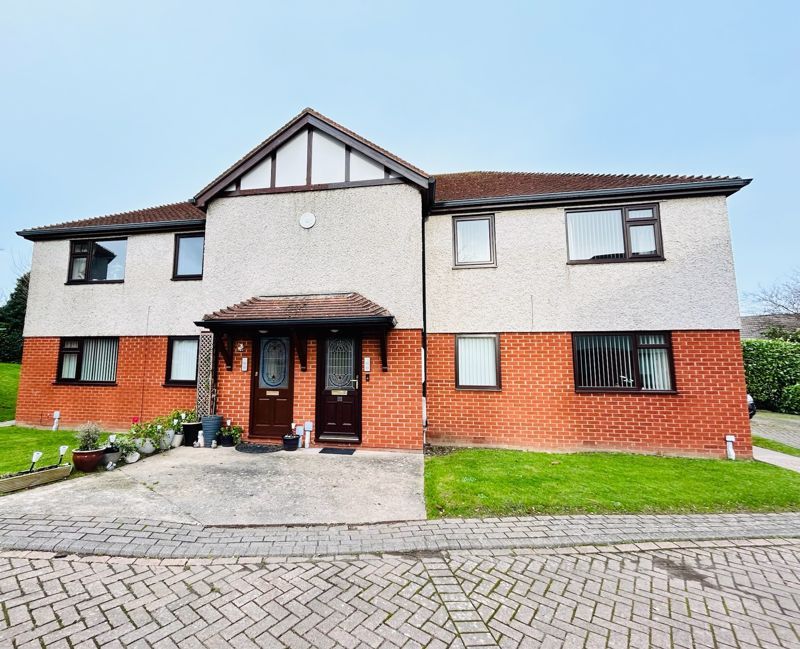 2 bed flat for sale in Awel Y Mor, Rhos On Sea, Colwyn Bay LL28, £