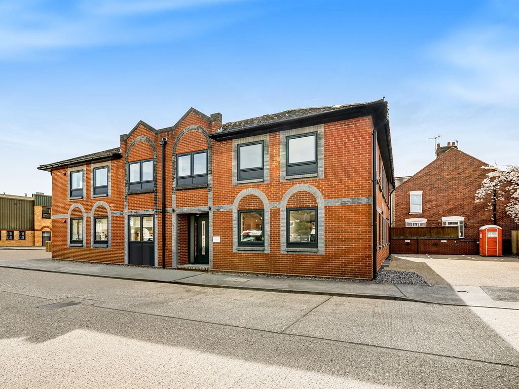 1 bed flat to rent in Desborough Park Road, High HP12, £1,050 pcm Zoopla