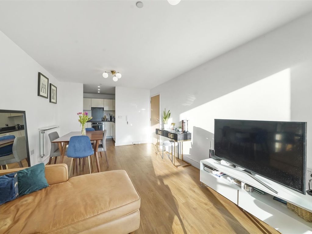 2 bed flat for sale in Cornmill Lane, London SE13, £435,000 Zoopla