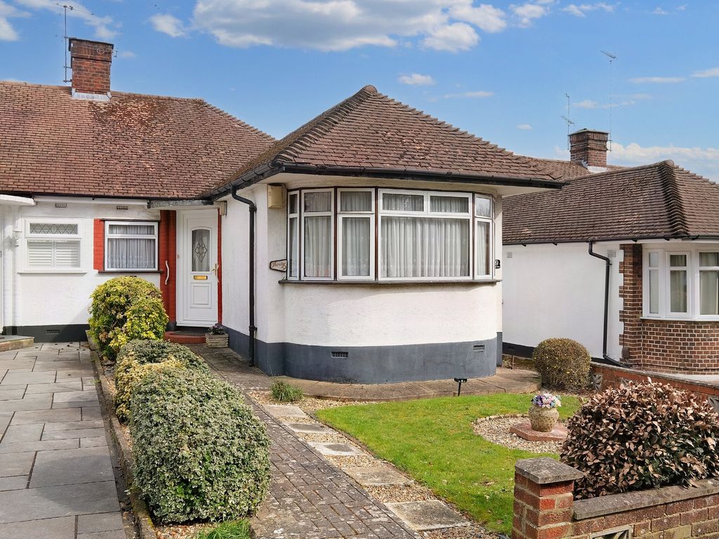 3 bed semidetached bungalow for sale in Pinewood Drive, Farnborough