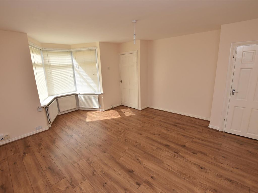 2 bed property to rent in Poole Crescent, Harborne, Birmingham B17, £