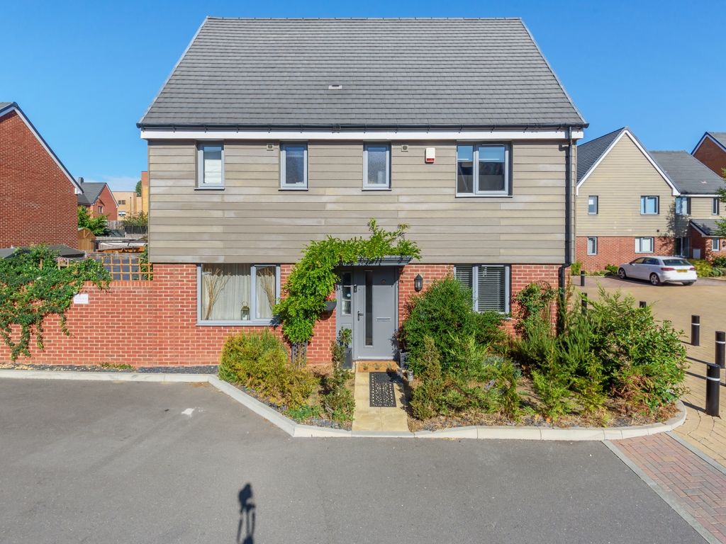 3 bed semidetached house for sale in Worcester Drive, Swanley BR8 Zoopla