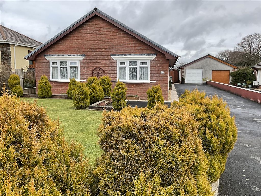 3 bed detached bungalow for sale in Waterloo Road, Capel Hendre
