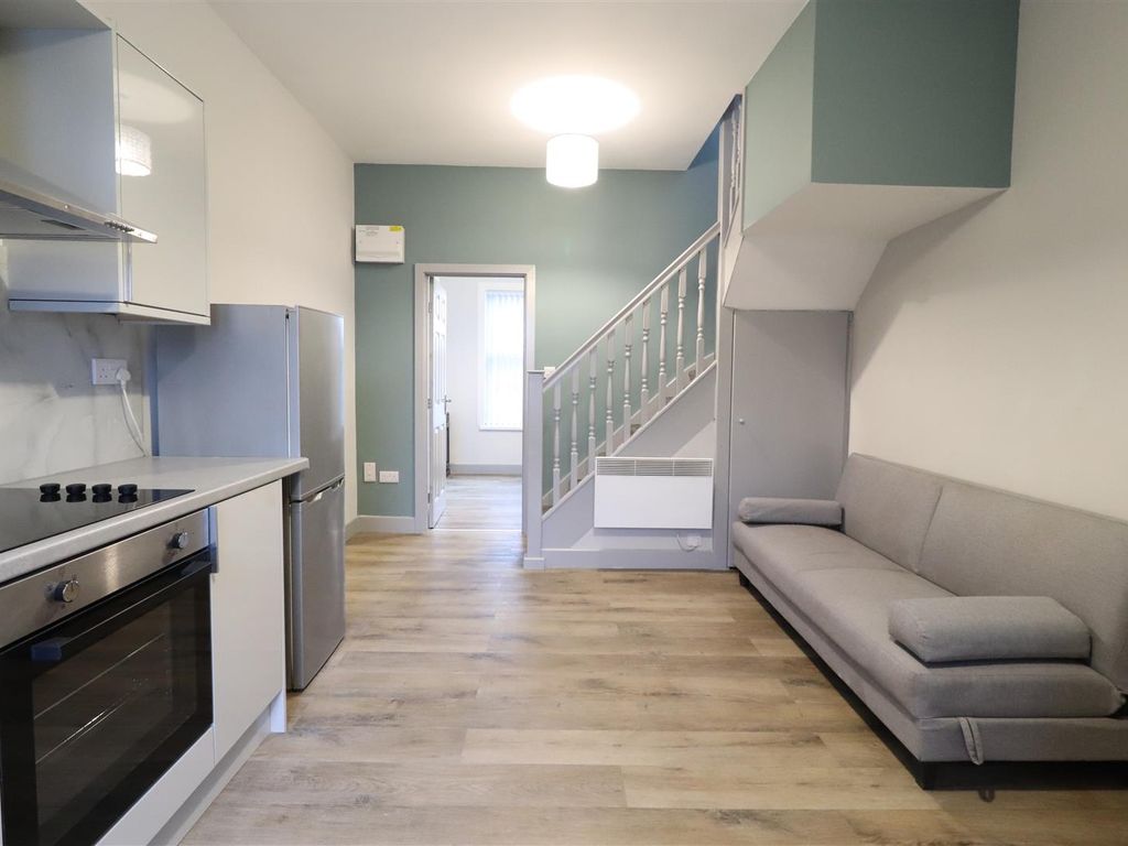 2 bed flat to rent in Stoney Stanton Road, Coventry CV6, £895 pcm Zoopla