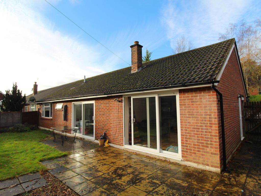 3 bed semidetached bungalow to rent in Westway Close, Wormley