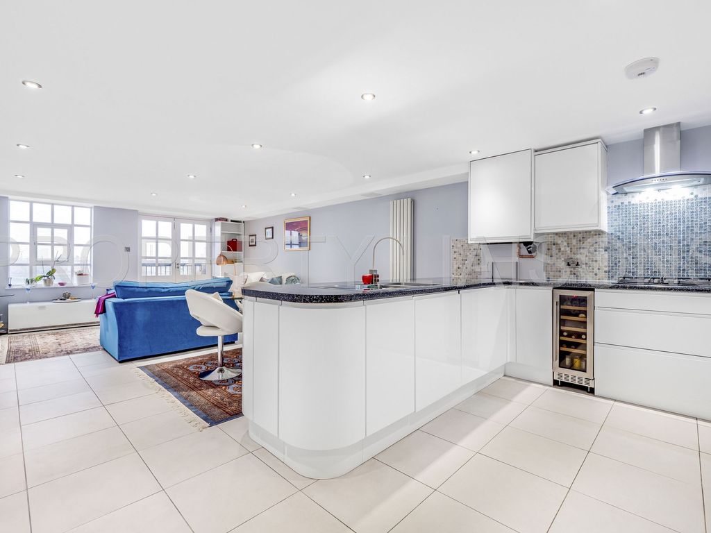 Merchant Court, Wapping E1W  