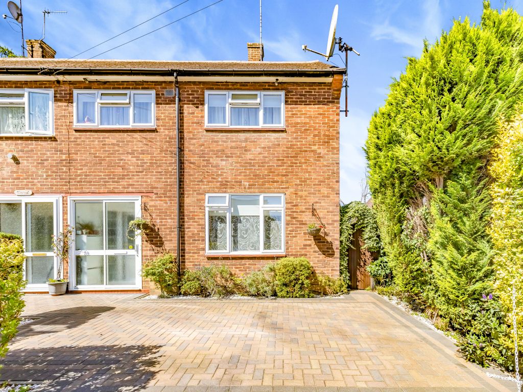 3 bed end terrace house for sale in Handsworth Way, Watford