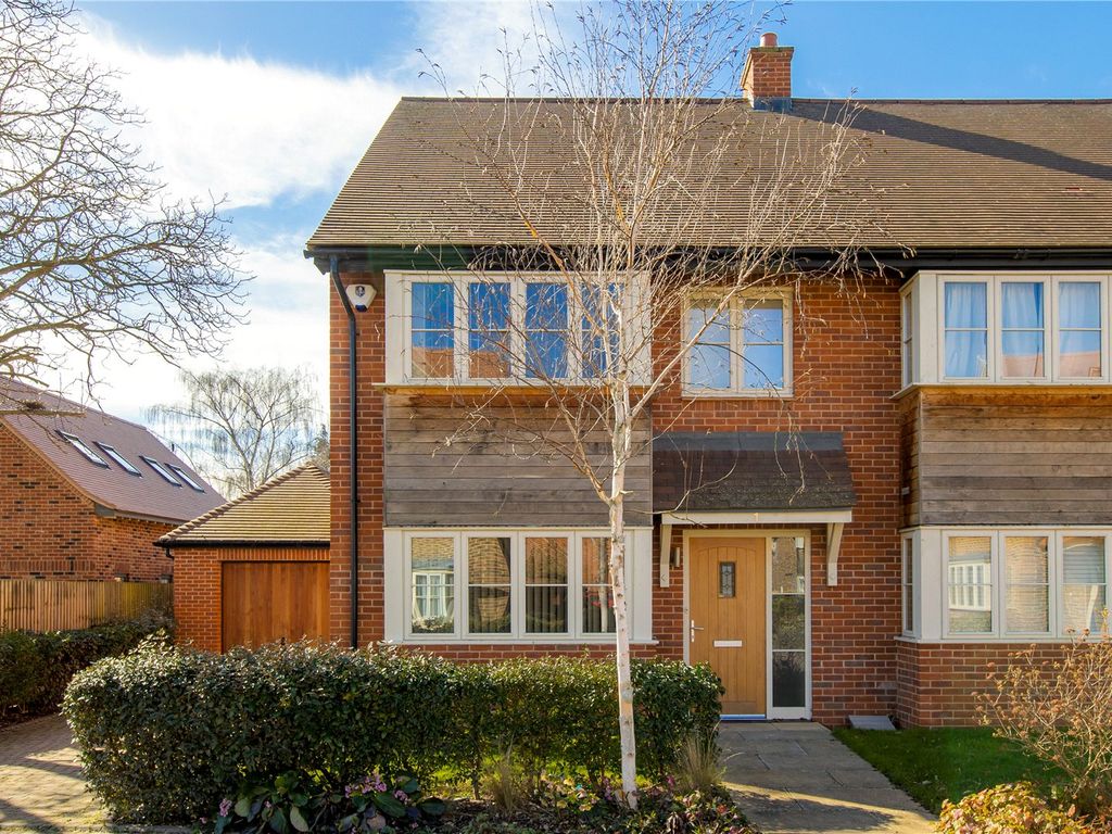 3 bed semidetached house for sale in Middleton Close, Cambridge CB4