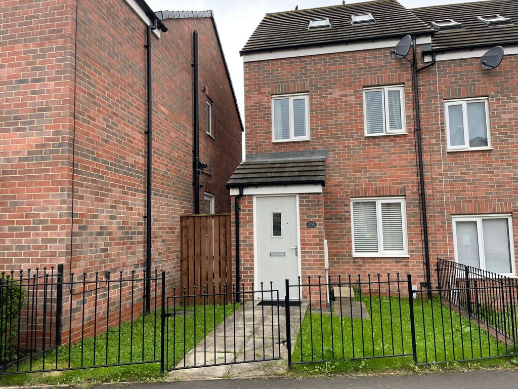 3 bed town house for sale in Redshank Drive, HettonLeHole, Houghton
