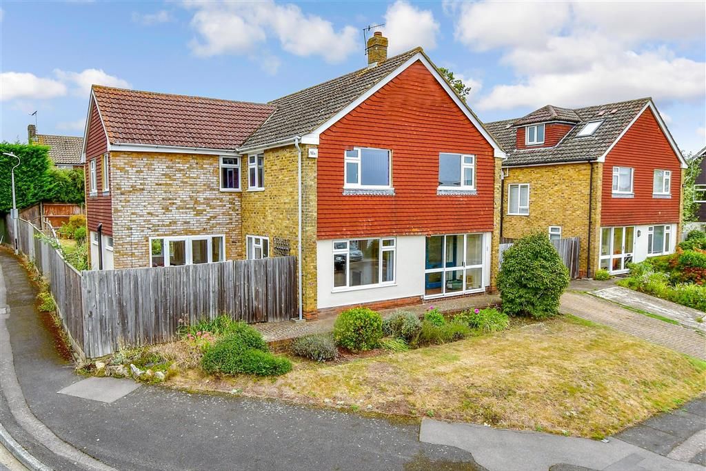 5 bed detached house for sale in Foalhurst Close, Tonbridge, Kent TN10