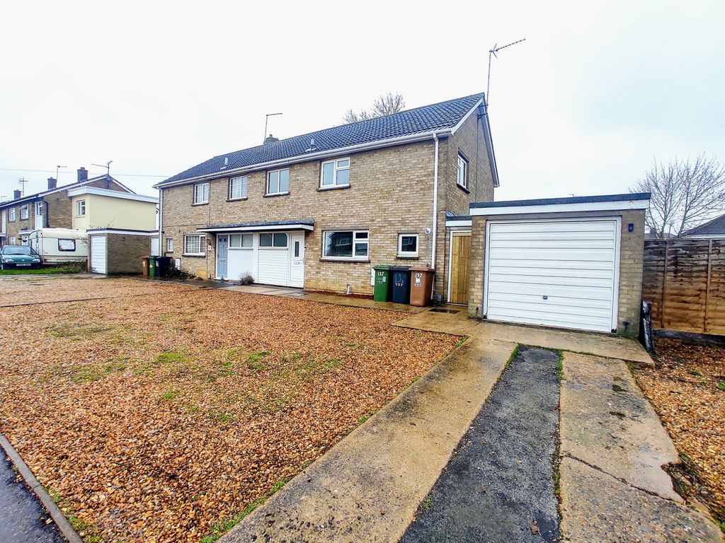 3 bed semidetached house to rent in Southfields Avenue, Stanground