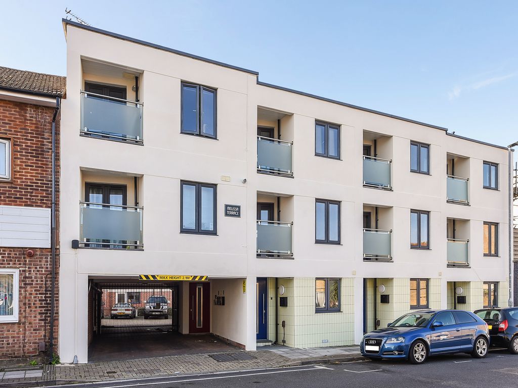 4 bed town house for sale in Clarendon Road, Southsea PO4 Zoopla