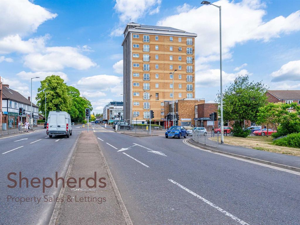2 bed flat for sale in Ravenscroft, High Road, Broxbourne EN10 Zoopla