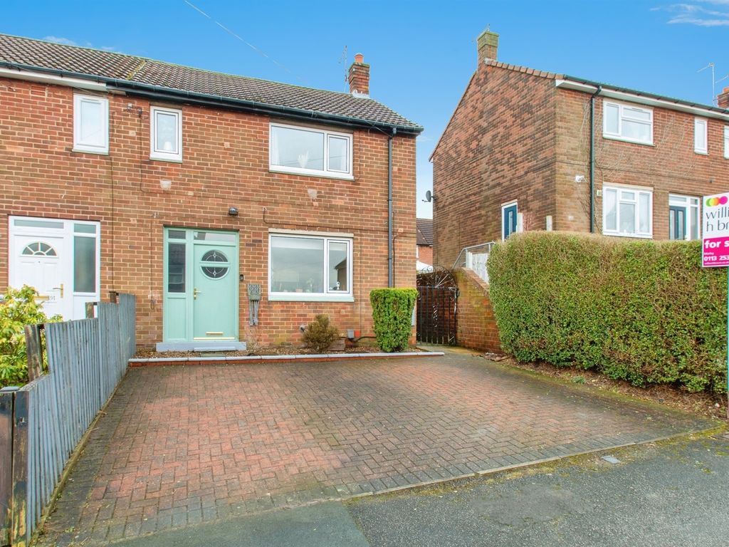 3 bed town house for sale in Springbank Road, Morley, Leeds LS27, £