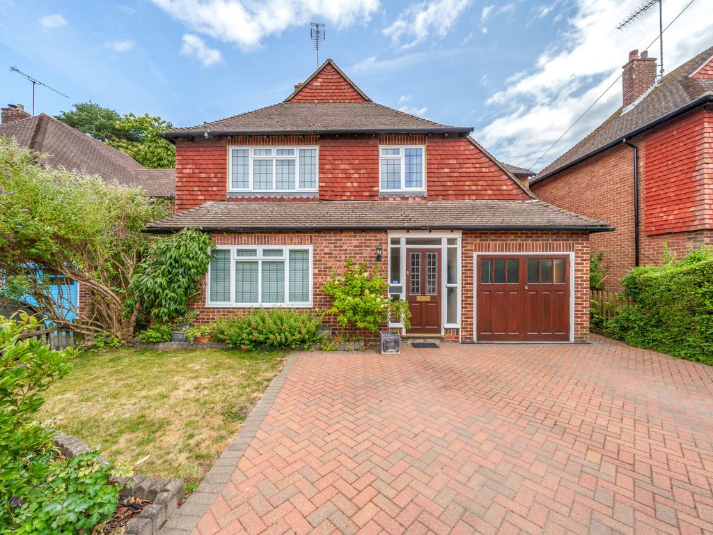 4 bed detached house for sale in Hamilton Avenue, Pyrford GU22 Zoopla