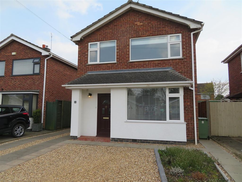 3 bed detached house to rent in The Orchard, Market Deeping