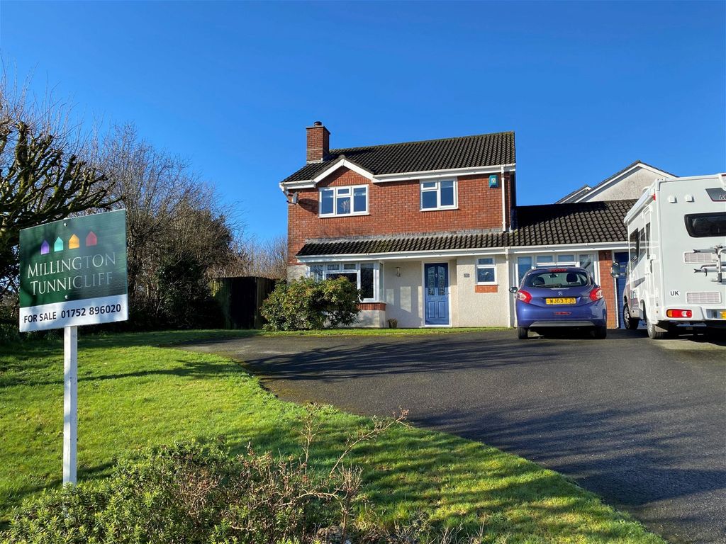 4 bed detached house for sale in Badgers Close, Ivybridge PL21, £