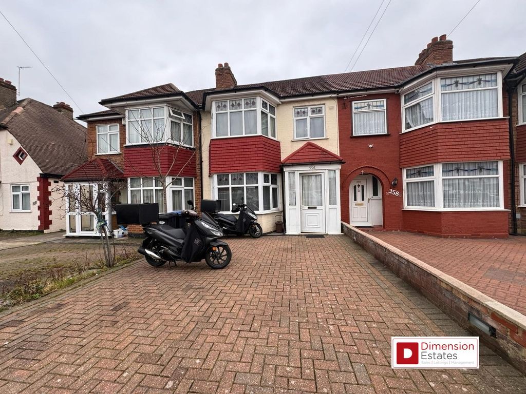 4 bed terraced house to rent in Firs Lane, Palmers Green, Enfield N13