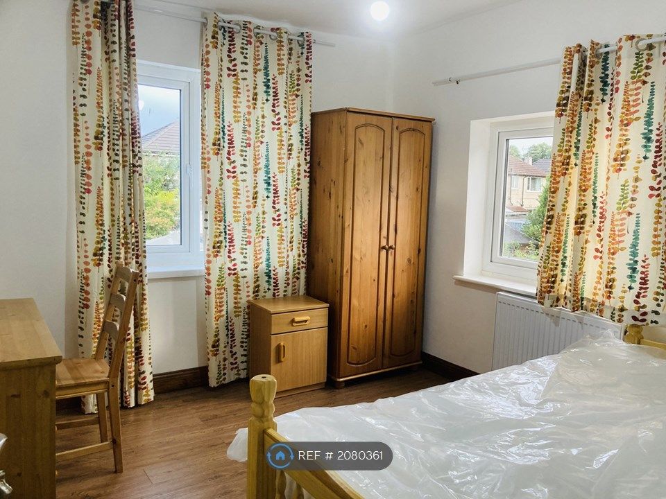 Room to rent in Altrincham Road, Manchester M23, £620 pcm Zoopla