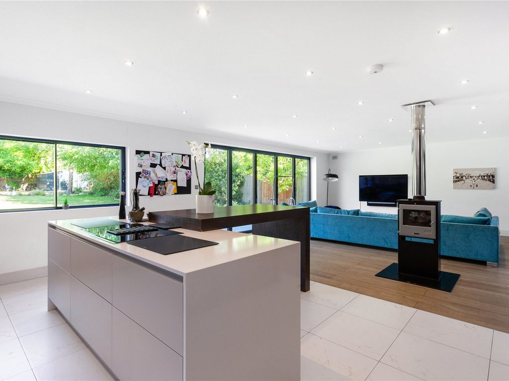 6 bed detached house for sale in Oakleigh Avenue, Oakleigh Park N20