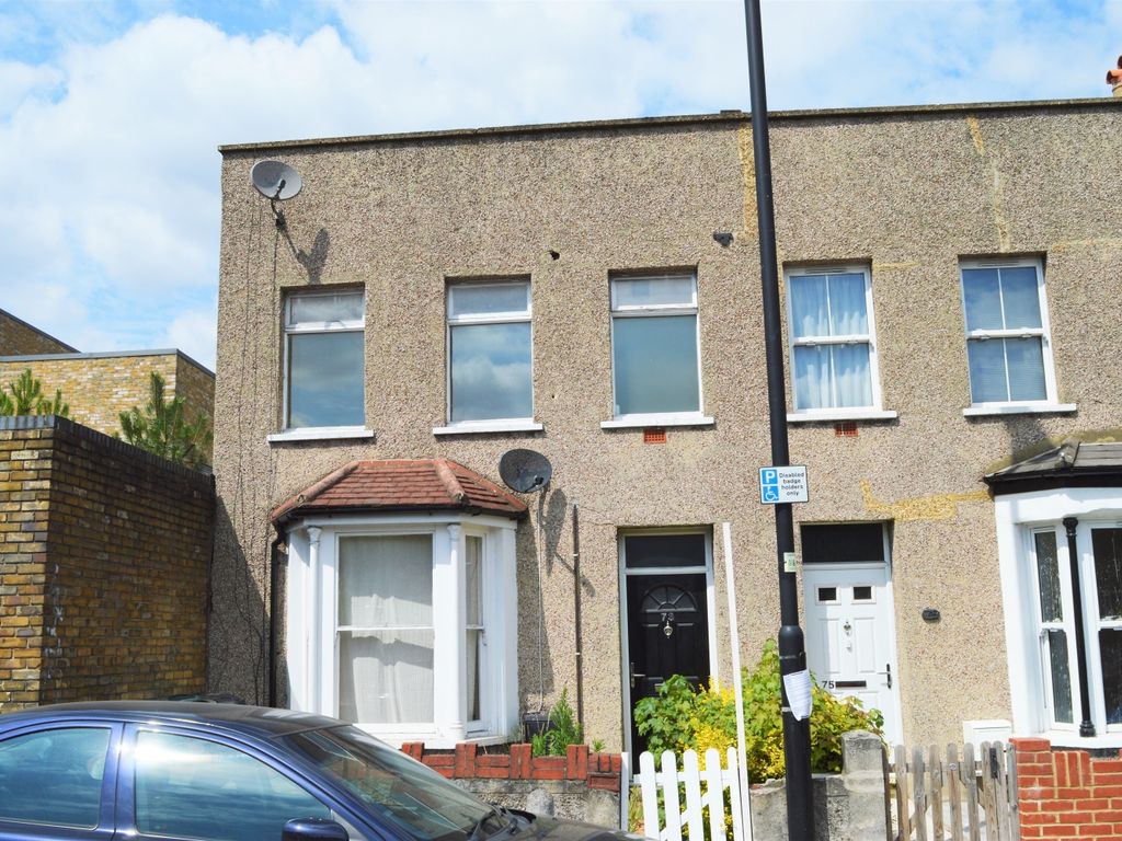 4 bed end terrace house to rent in Crown Dale, London SE19, £1,850 pcm Zoopla