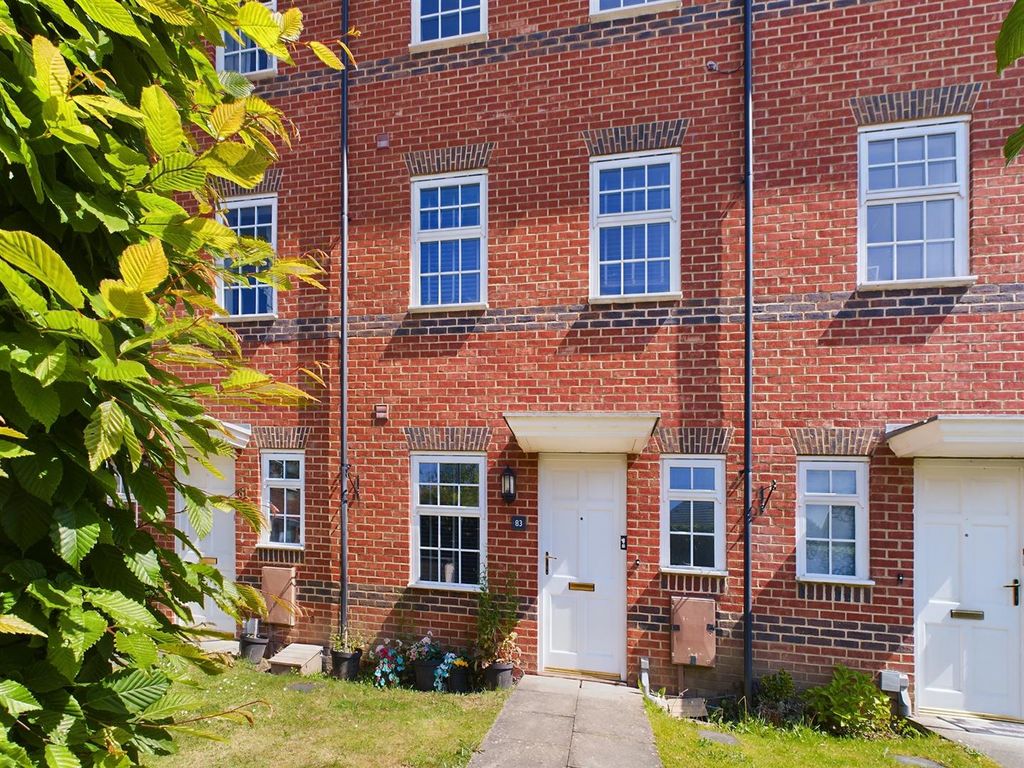 4 bed property to rent in Beckett Road, Coulsdon CR5 Zoopla