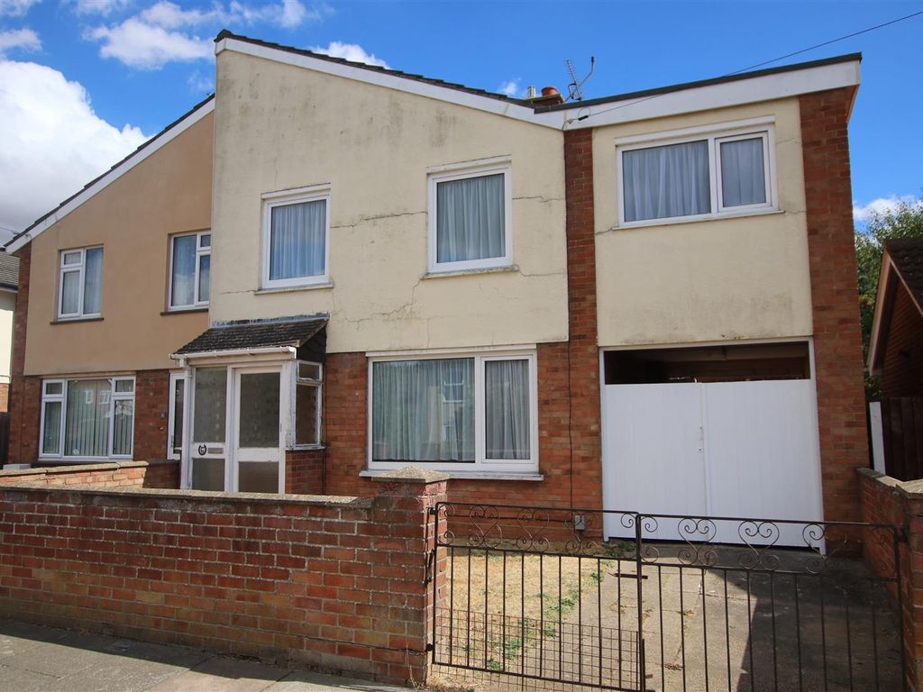 4 bed semidetached house for sale in Lonsdale Close, Ipswich IP4 Zoopla