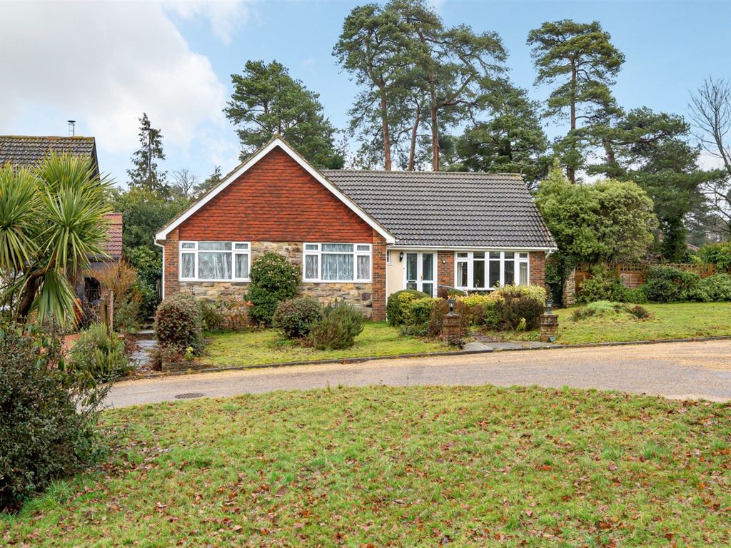 3 bed detached bungalow for sale in 9 Link Hill, Storrington, West Sussex RH20 Zoopla