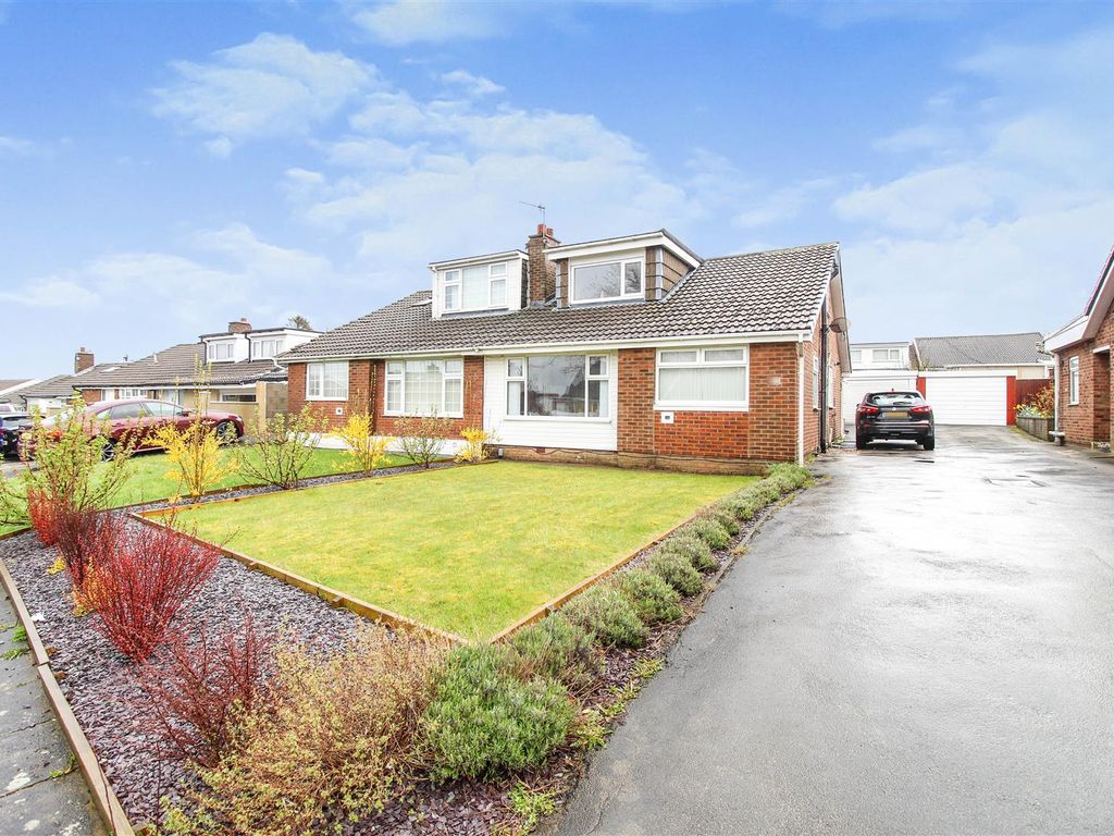 4 bed semidetached house for sale in Frensham Drive, Bradford BD7 Zoopla