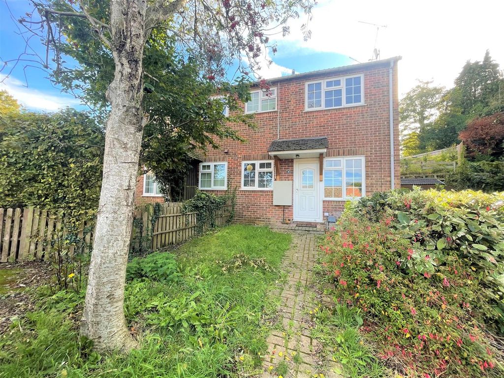1 bed end terrace house to rent in St. Benedicts Close, Aldershot GU11