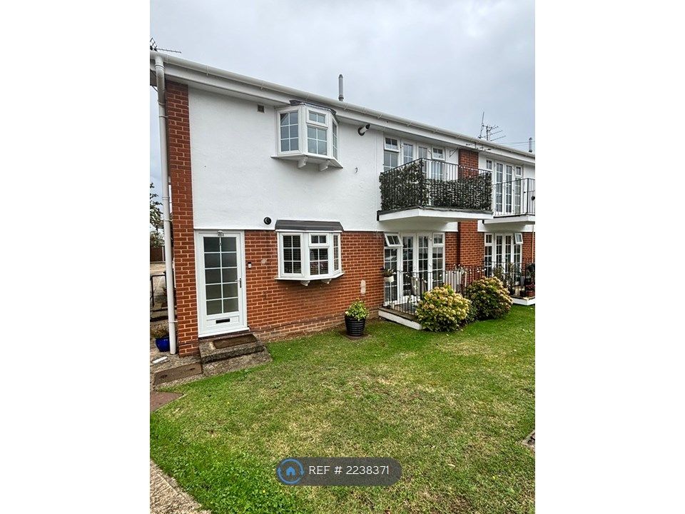 2 bed flat to rent in Leigh Cliff Road, LeighOnSea SS9, £1,950 pcm