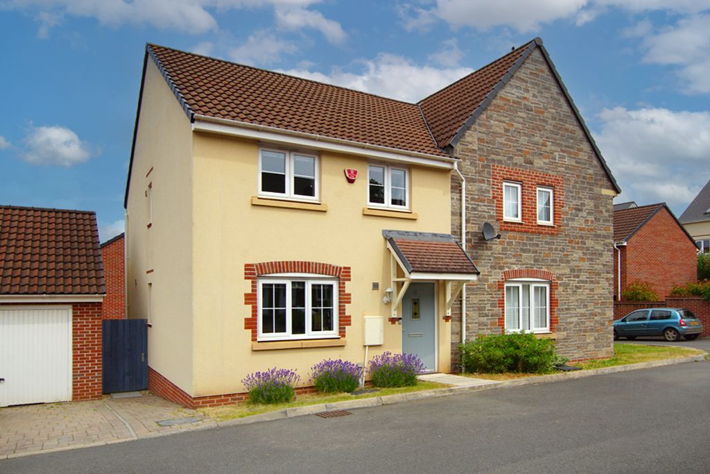 3 bed semidetached house for sale in Blackberry Close, Yate, Bristol