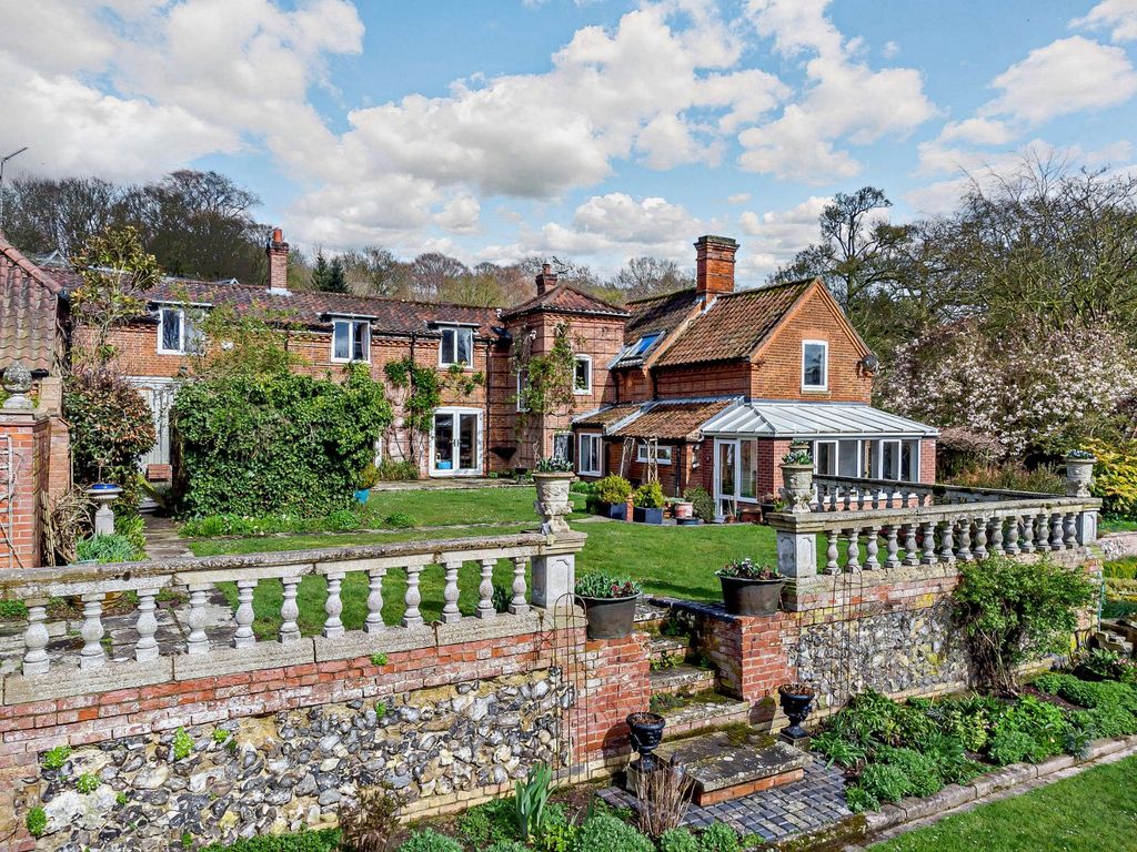 4 bed detached house for sale in Gt. Hautbois Road, Coltishall, Norwich
