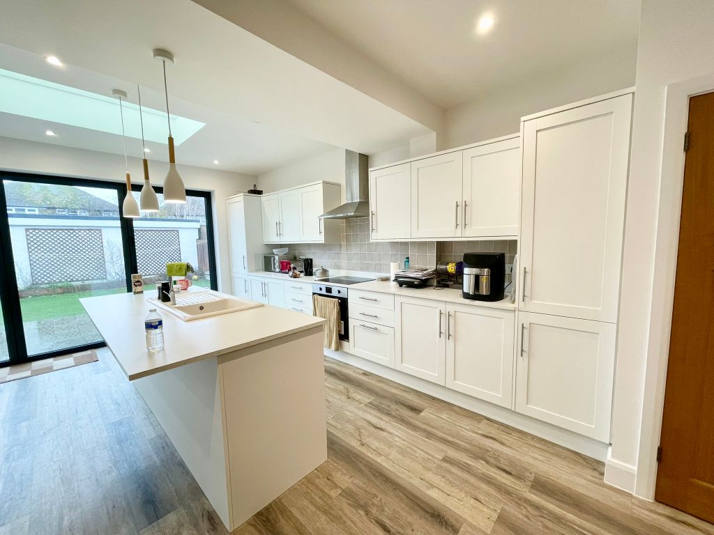 5 bed semidetached house to rent in Hillingdon Road, Watford WD25, £