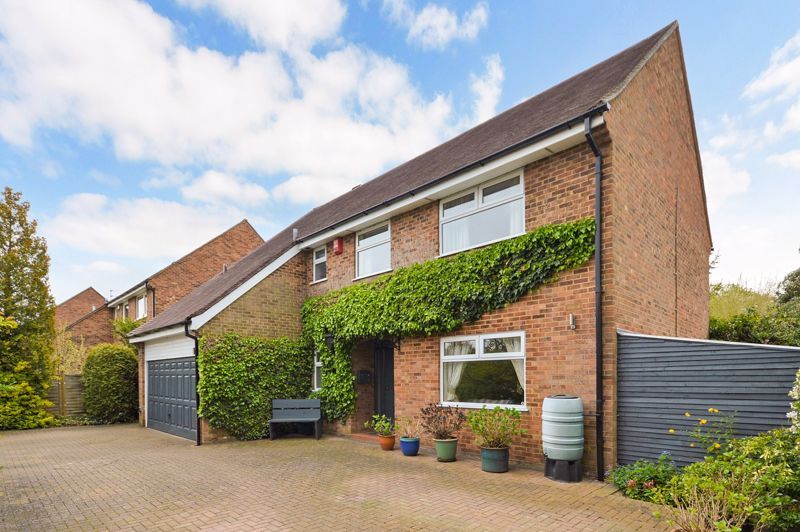 5 bed detached house for sale in Green End Street, Aston Clinton