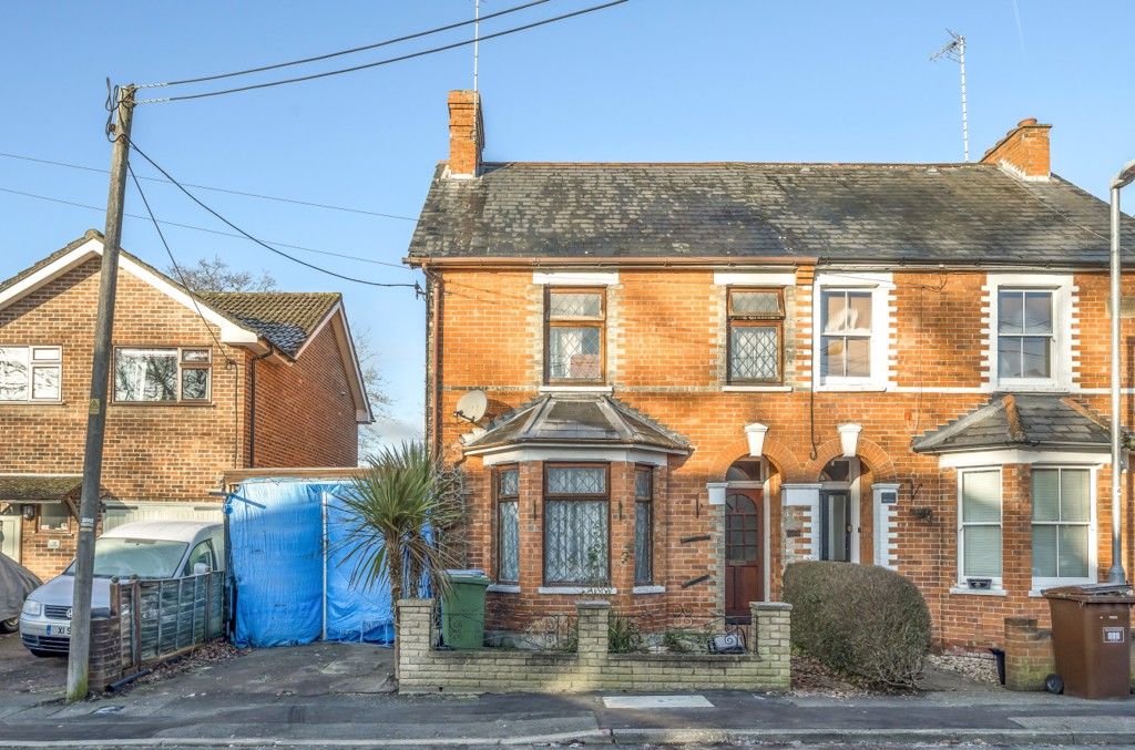 3 bed semidetached house for sale in Albion Road, Sandhurst, Berkshire
