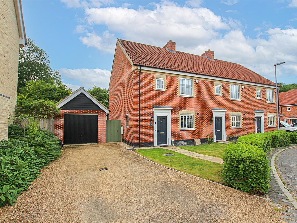3 bed semidetached house for sale in Burling Way, Burwell, Cambridge