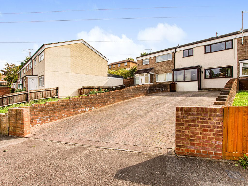 3 bed terraced house for sale in Churchill Avenue, Chatham, Kent ME5