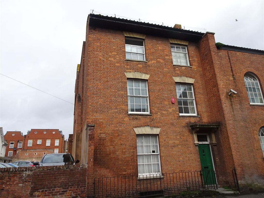 Room to rent in Dampiet Street, Bridgwater TA6, £675 pcm Zoopla