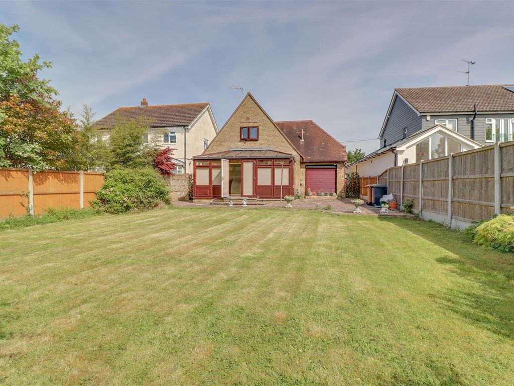 4 bed detached bungalow for sale in Church End Lane, Runwell, Wickford