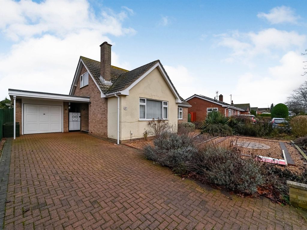3 bed detached bungalow for sale in Craigmore Avenue, Bletchley, Milton
