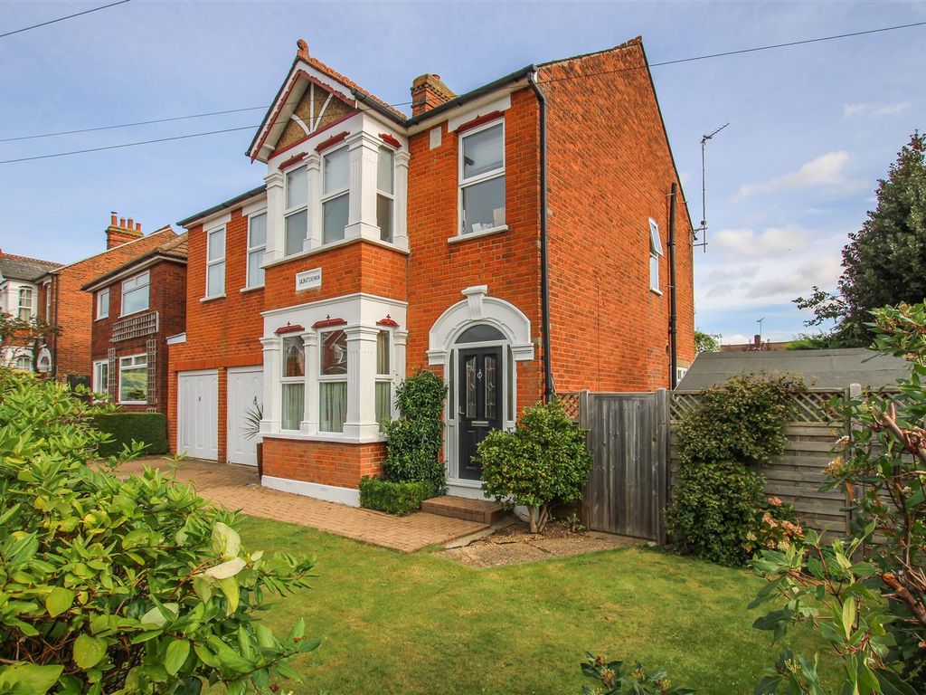 4 bed detached house for sale in King Road, Pilgrims Hatch
