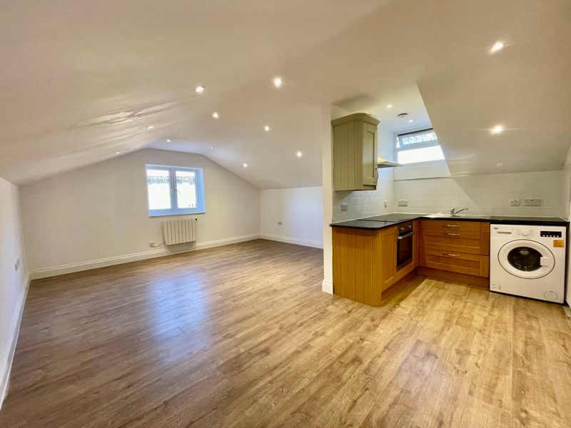 1 bed flat to rent in Windsor Street, Uxbridge UB8, £1,450 pcm Zoopla