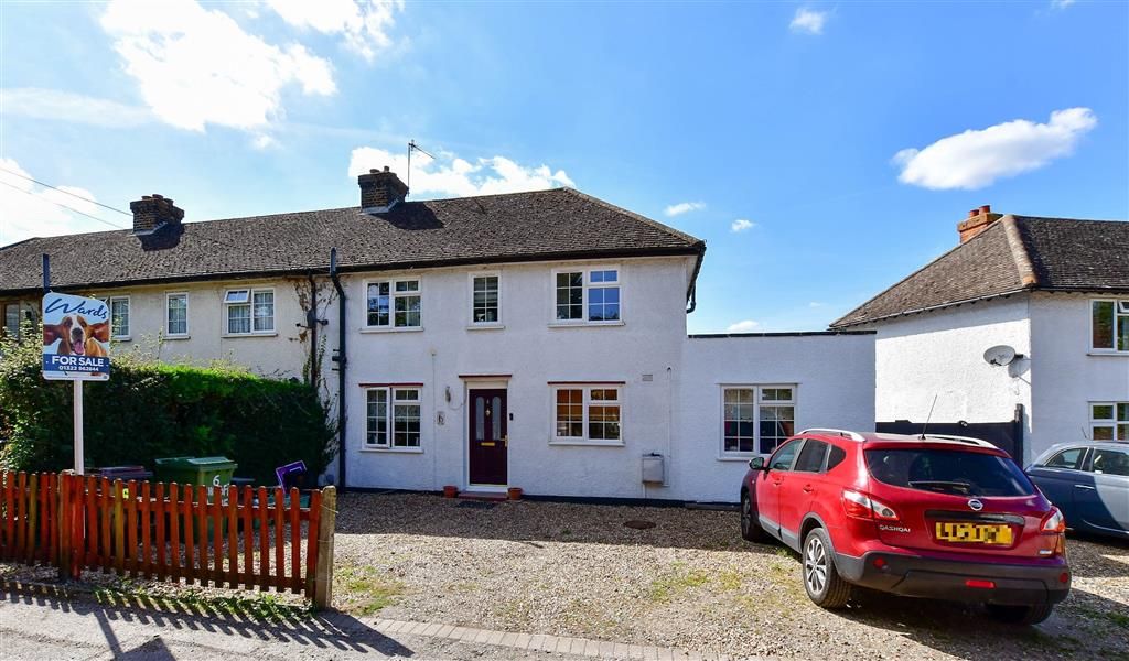 3 bed end terrace house for sale in Chelsfield Lane, Orpington, Kent