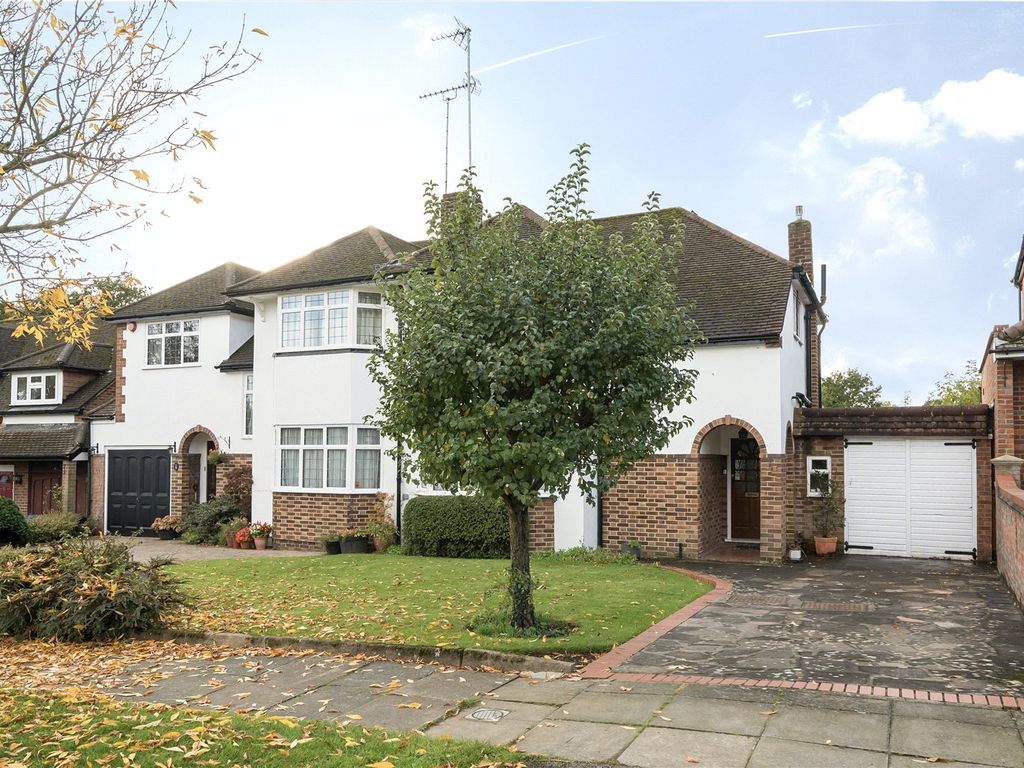 3 bed semidetached house for sale in Cotswold Way, Enfield EN2, £