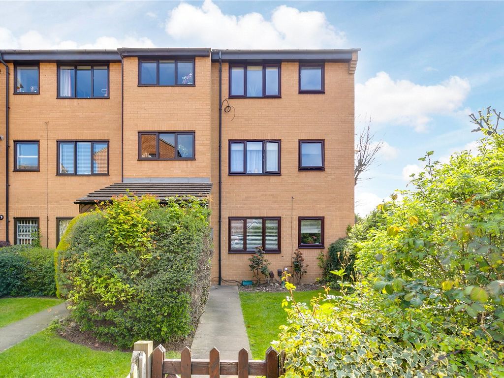 2 bed flat for sale in Wilkinson Way, Chiswick W4, £375,000 Zoopla