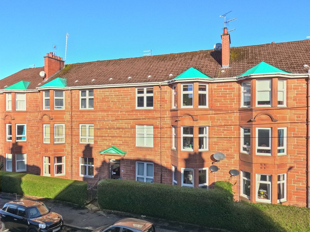 2 bed flat for sale in Halbert Street, Shawlands, Glasgow G41, £179,000
