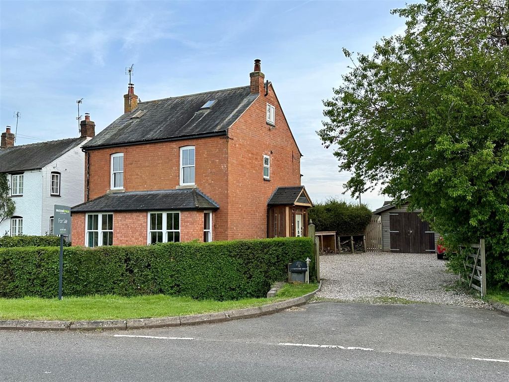 6 bed detached house for sale in Stratford Road, Loxley, Warwick CV35