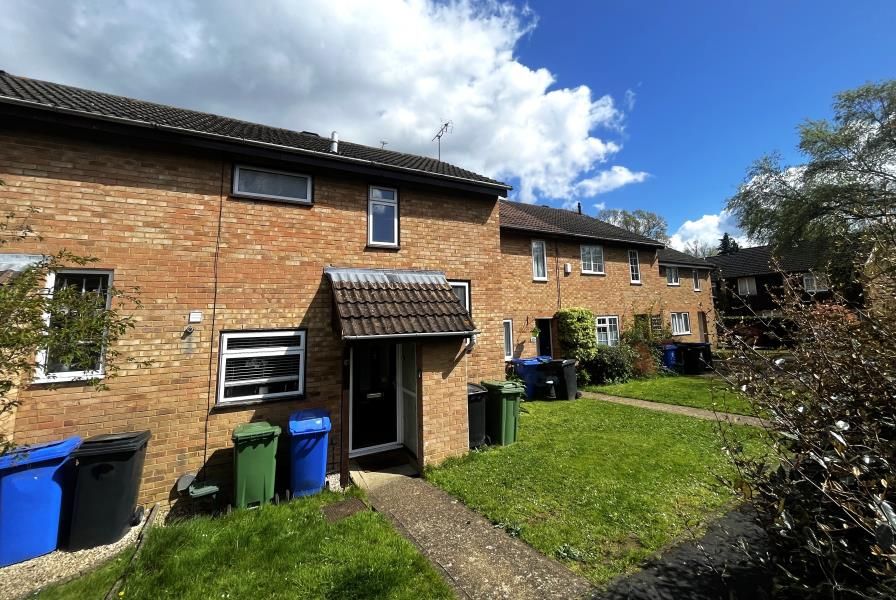 2 bed terraced house to rent in Westmead, Horsell, Woking GU21, £1,600